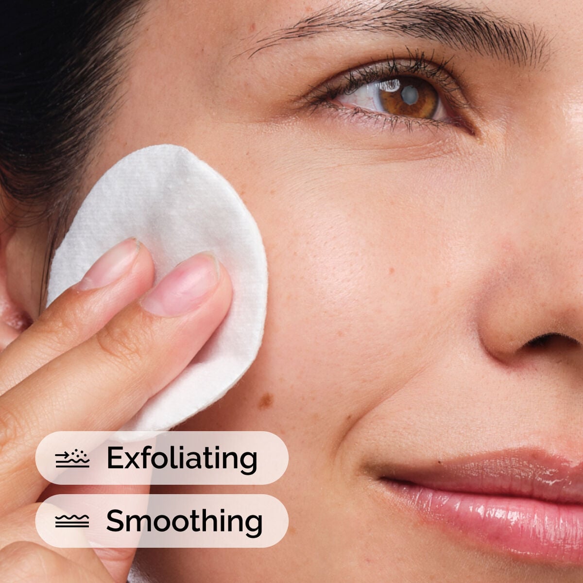 glycolic-acid-7-exfoliating-toner-w7 ord-glycolic-acid-exfoliating-toner-model-application-with-benefits.jpg